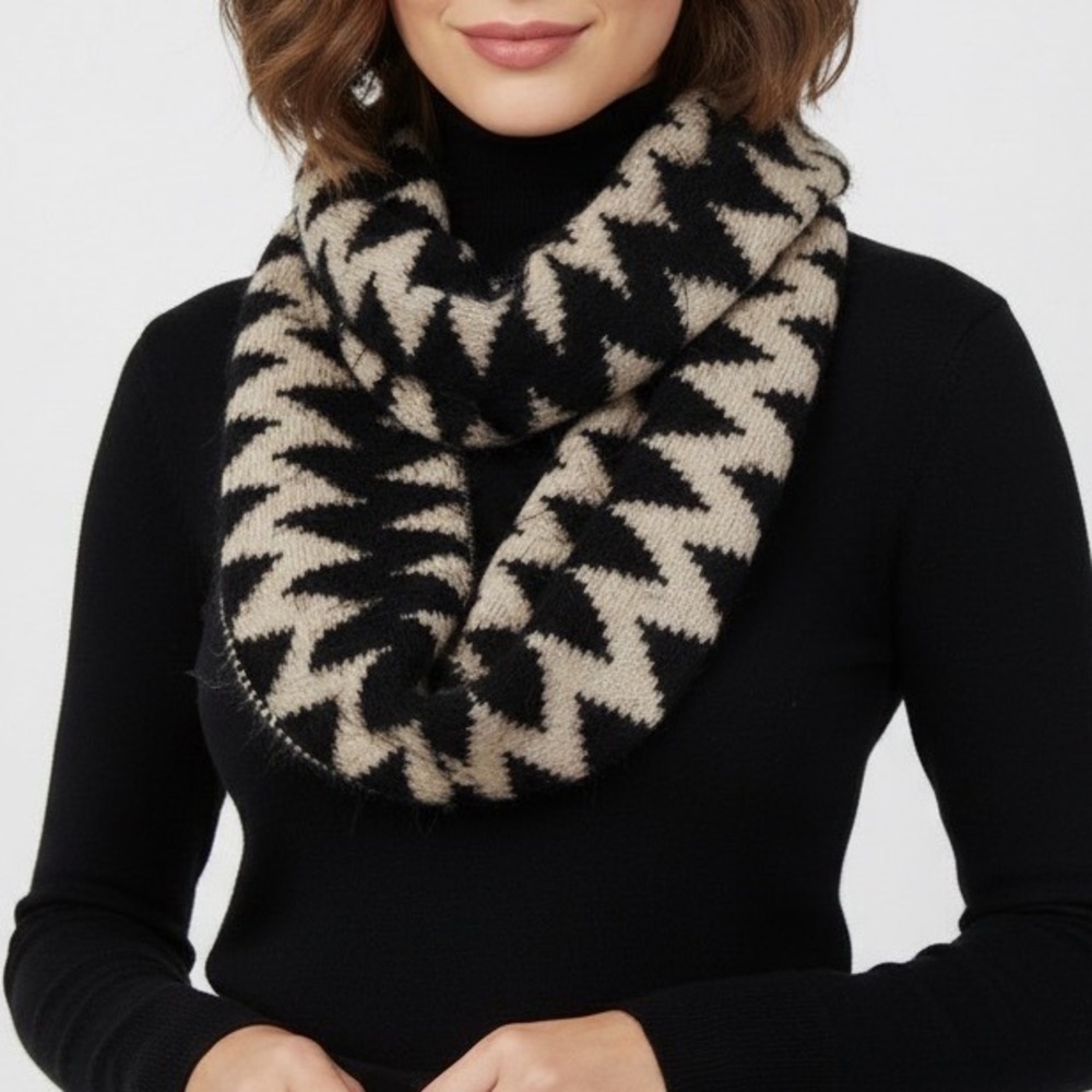 Kimberly C Black Tan Zigzag Knit Infinity Scarf Fuzzy Loop‎ Warm